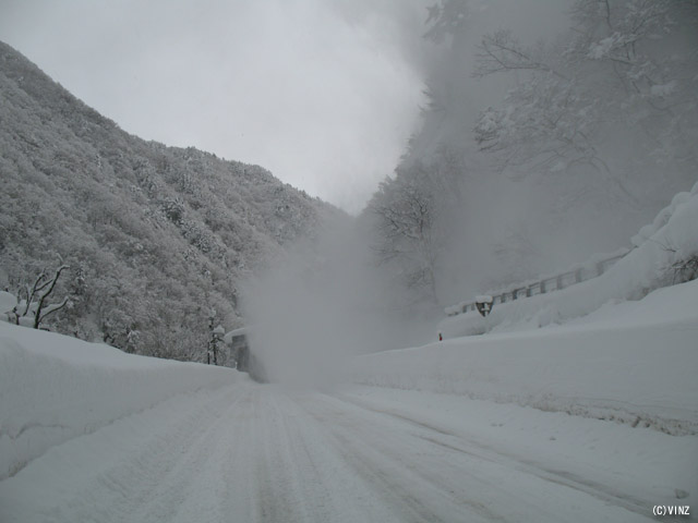 雪景色　雪道　道路 富山県の道路 国道156号 南砺市
